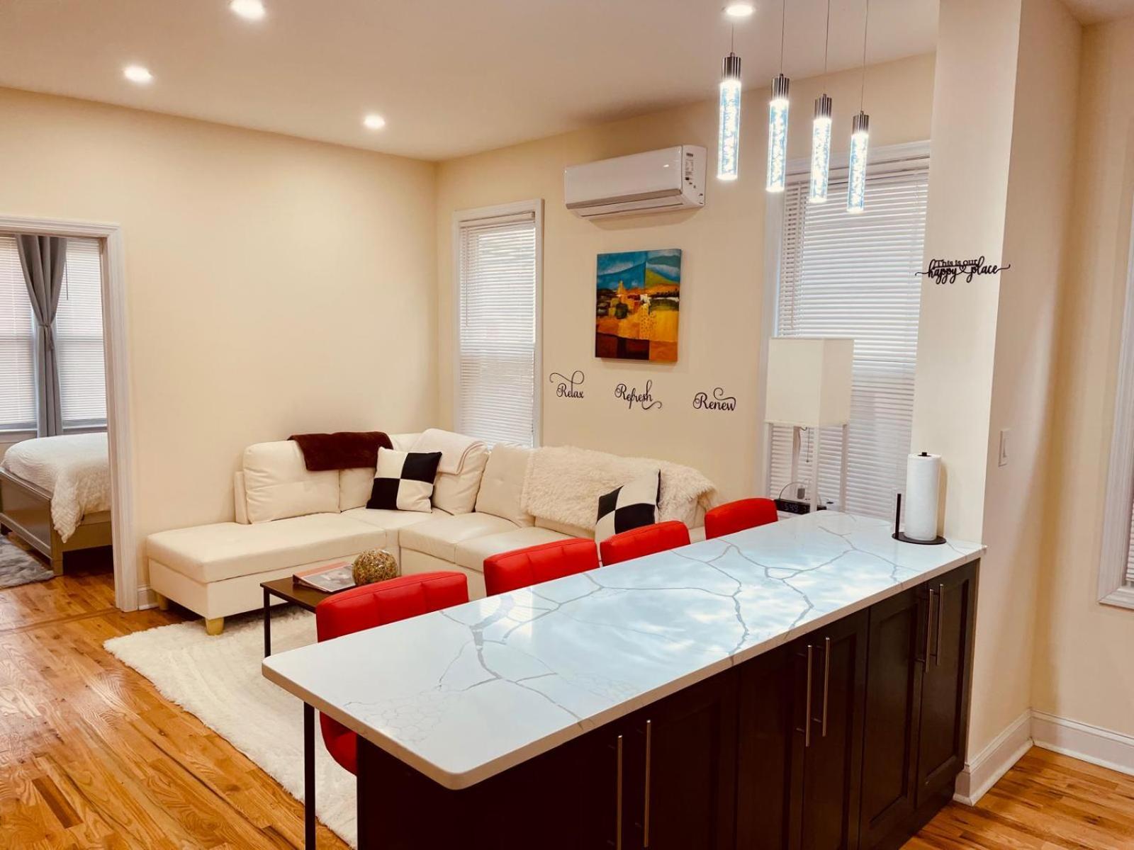 Ooohlala! 2 Beds And 2 Full Baths W/Free Parking Leilighet Newark Eksteriør bilde