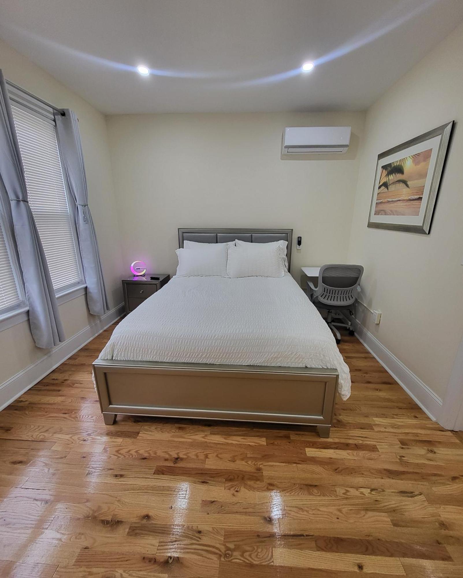 Ooohlala! 2 Beds And 2 Full Baths W/Free Parking Leilighet Newark Eksteriør bilde