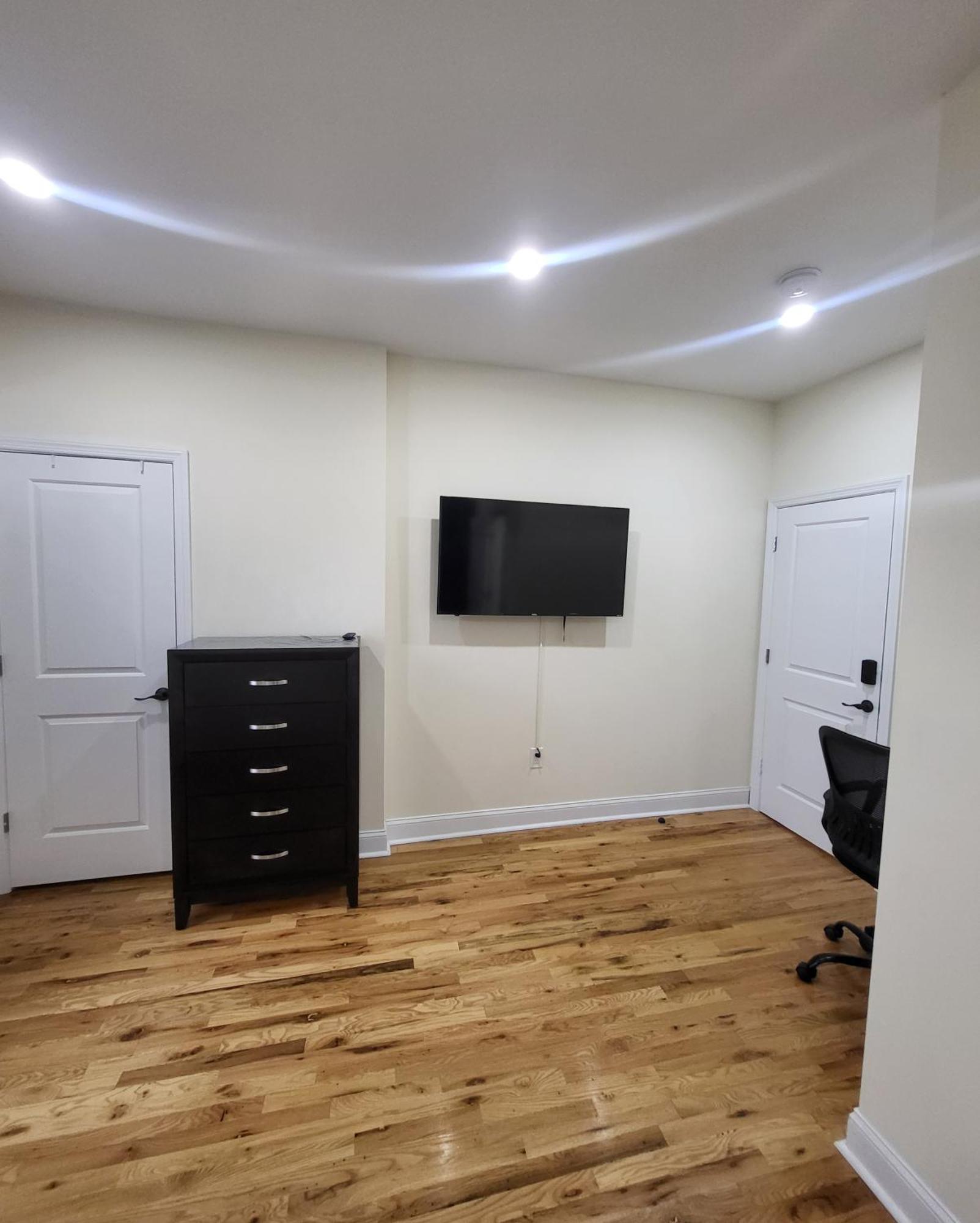 Ooohlala! 2 Beds And 2 Full Baths W/Free Parking Leilighet Newark Eksteriør bilde