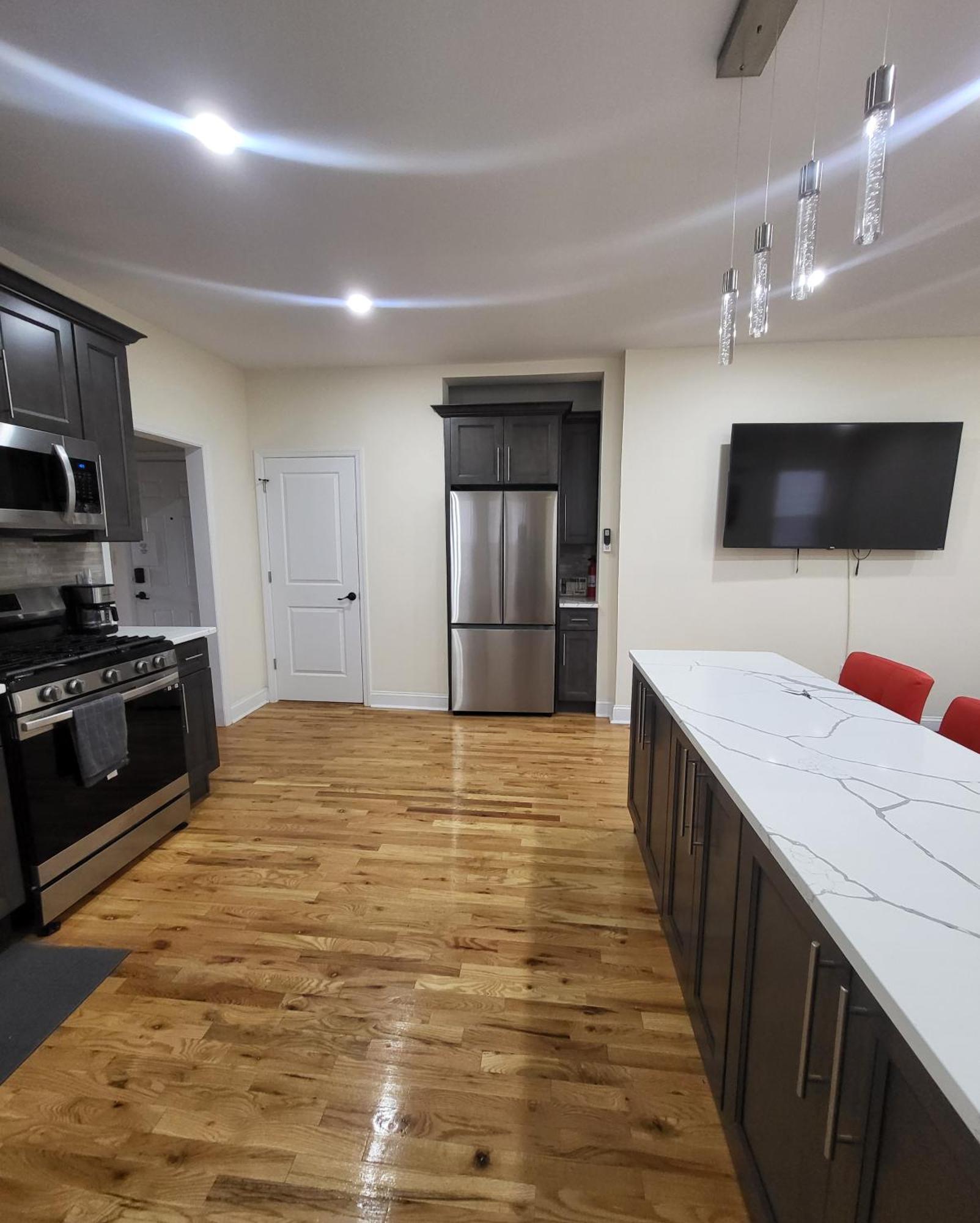 Ooohlala! 2 Beds And 2 Full Baths W/Free Parking Leilighet Newark Eksteriør bilde