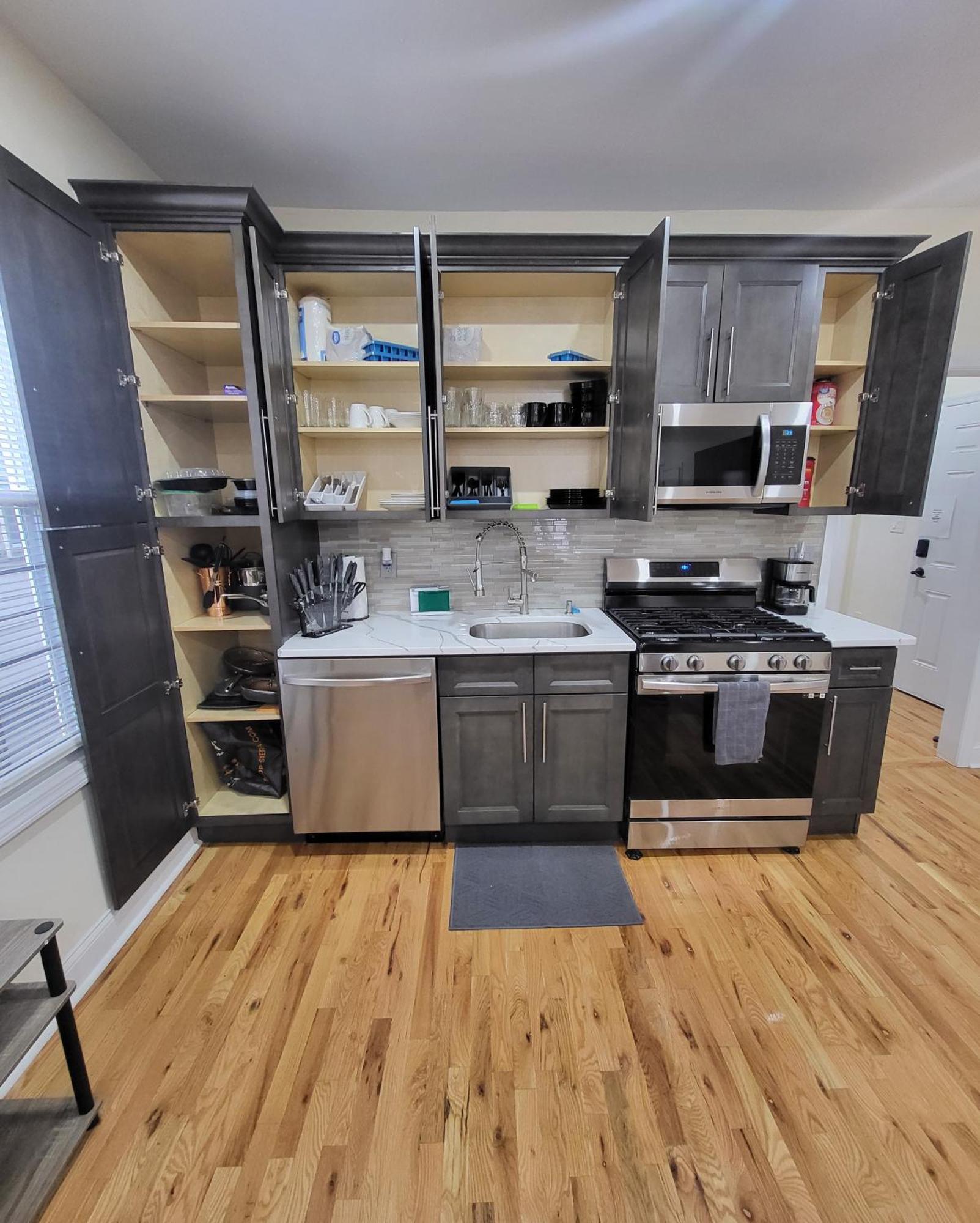 Ooohlala! 2 Beds And 2 Full Baths W/Free Parking Leilighet Newark Eksteriør bilde